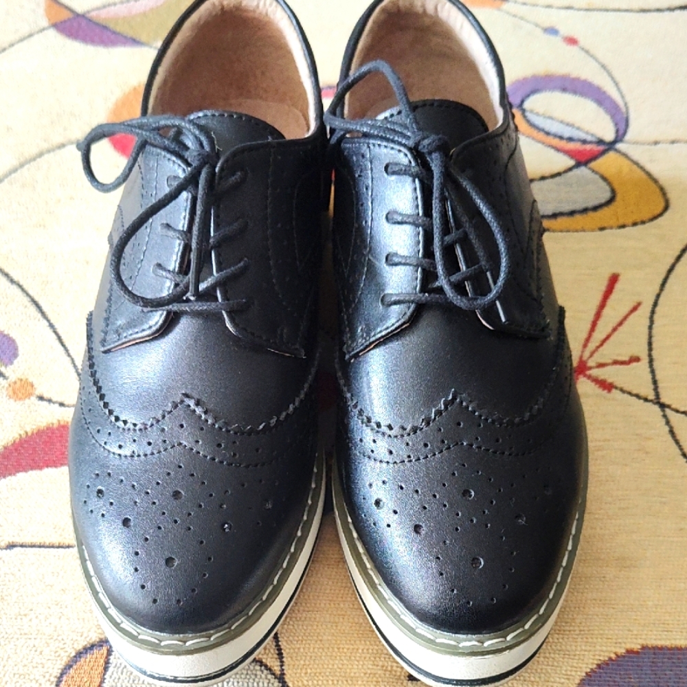 Dadawen Black Leather Brogue Shoes Size 8